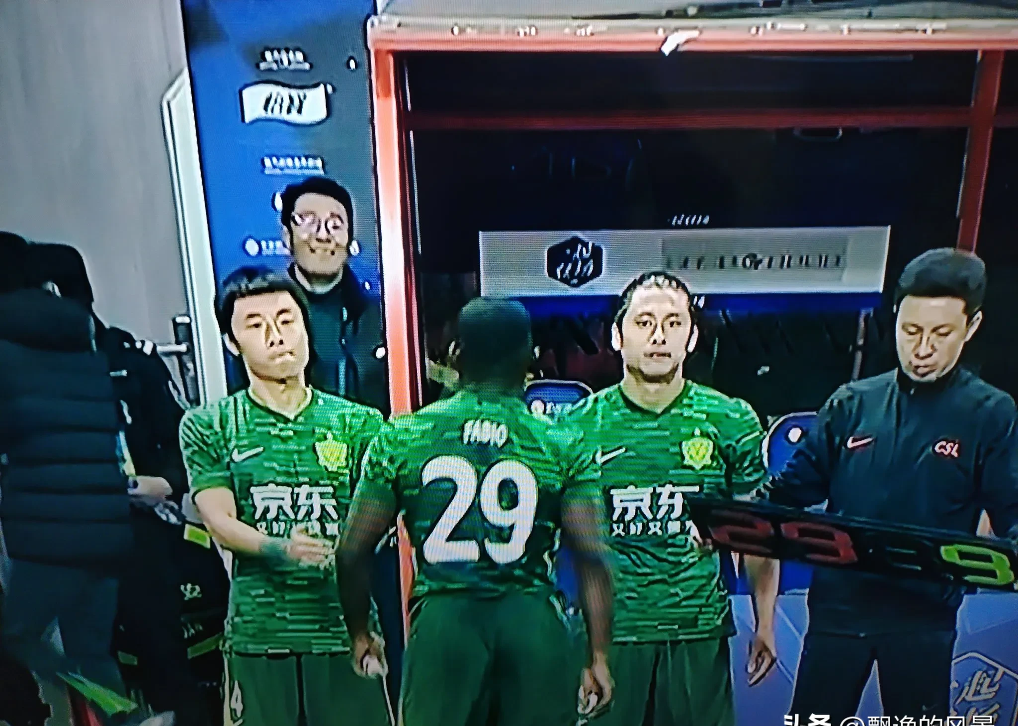 一场精彩的比赛带给球迷们无尽的欢乐和惊喜 